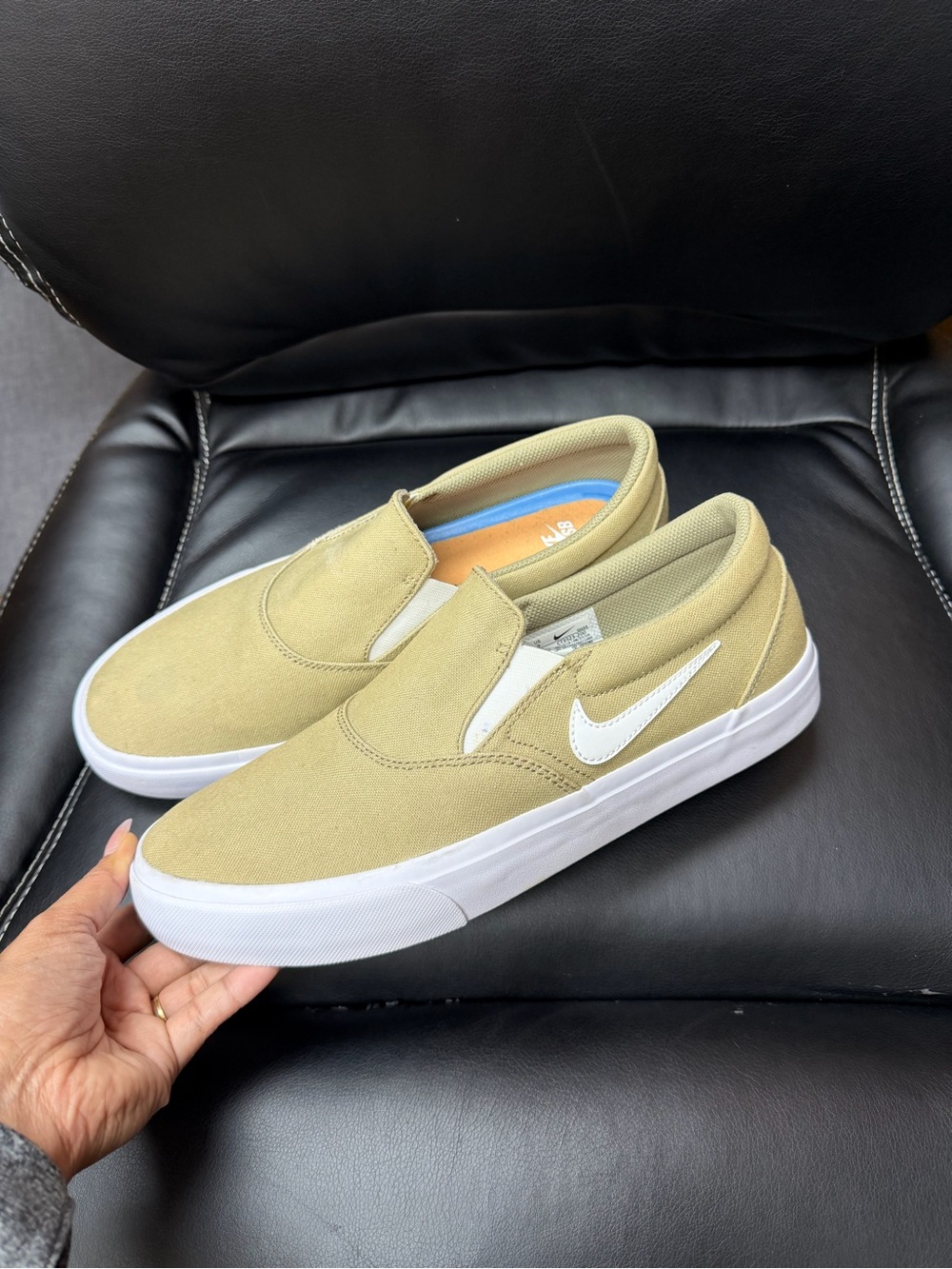 Nike SB Chron 2 Slip Skate Shoes Tan Khaki Canvas Mens Size 9 medium width (D,M)